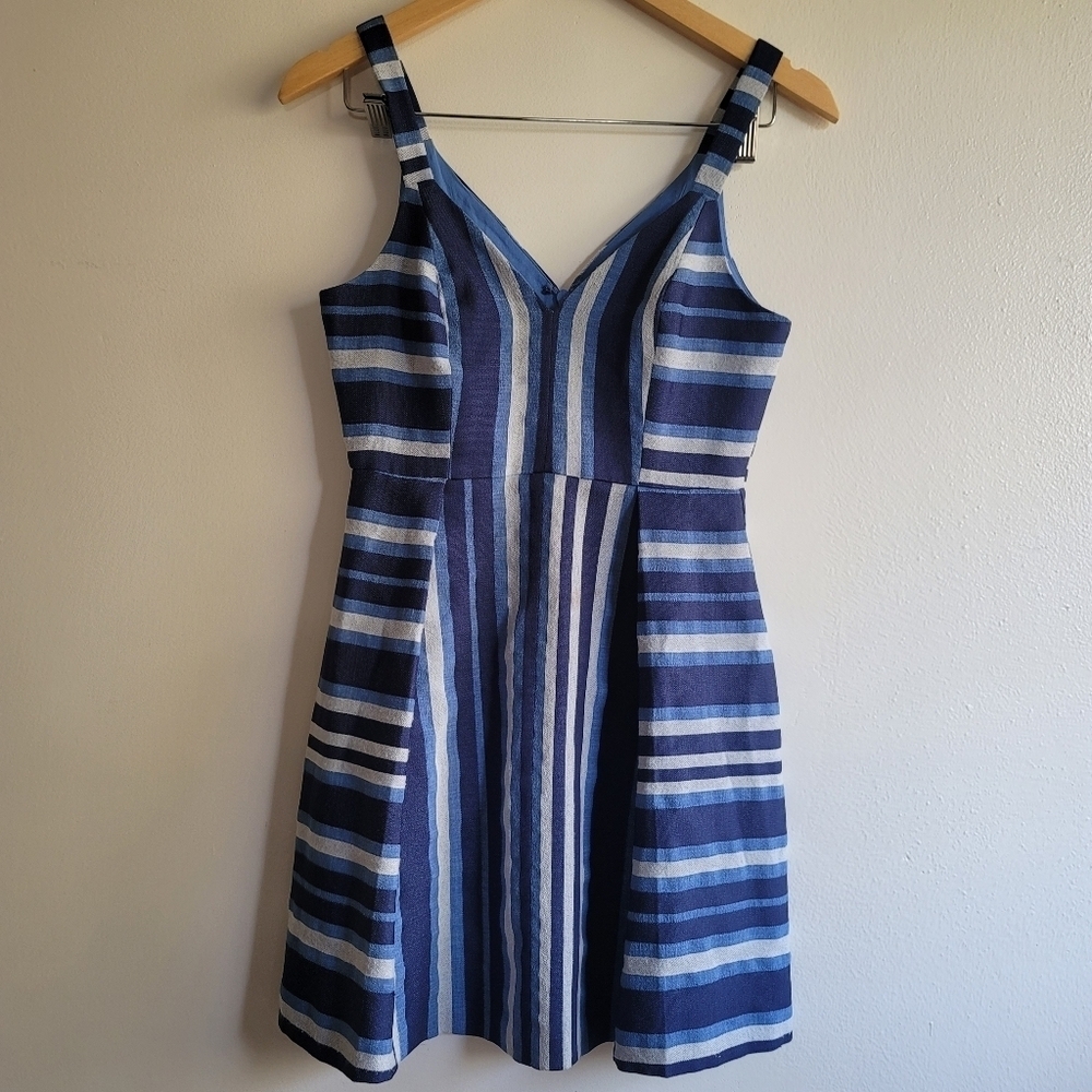 BCBGeneration Cocktail Striped V Neck Dress in Navy Combo, Size 2 - Picture 5 of 13